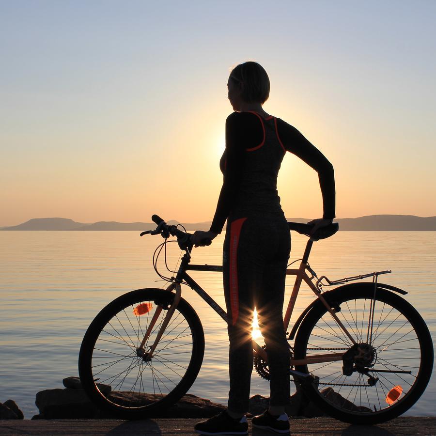 Blue Bike Hostel Balatonszárszó Eksteriør bilde